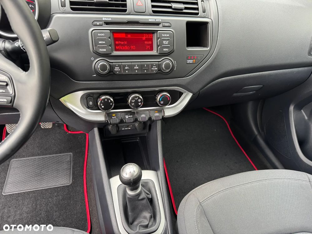 Kia Rio - 15