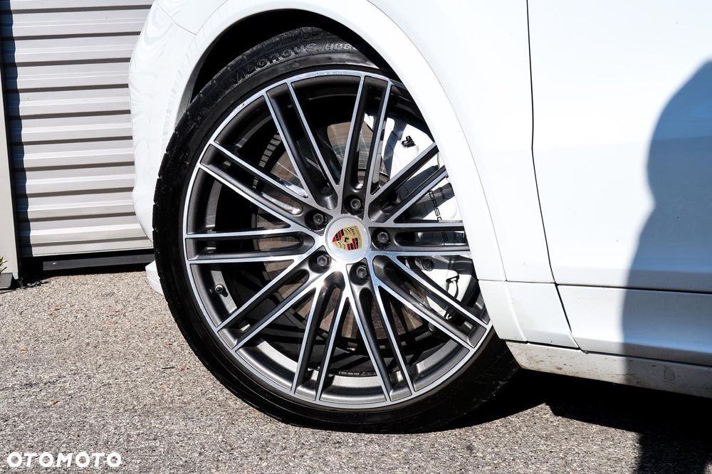 Porsche Cayenne Coupe Turbo - 11