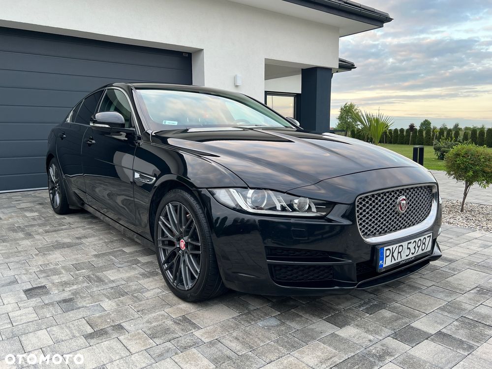 Jaguar XE 2.0 D Prestige - 3