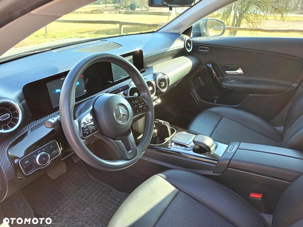 Mercedes-Benz CLA 200 7G-DCT - 9