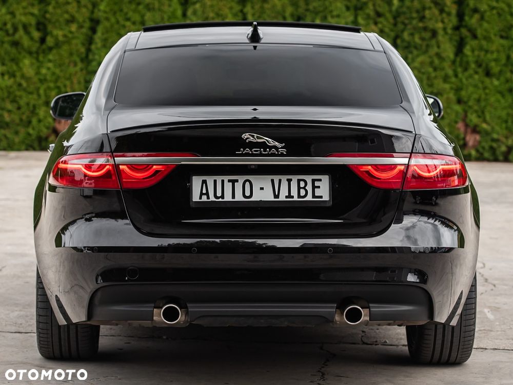 Jaguar XF P250 R-Dynamic BLACK - 11