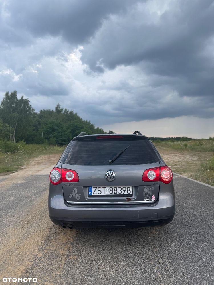 Volkswagen Passat 1.9 TDI Comfortline - 4