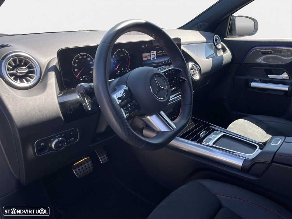 Mercedes-Benz GLA 180 - 9