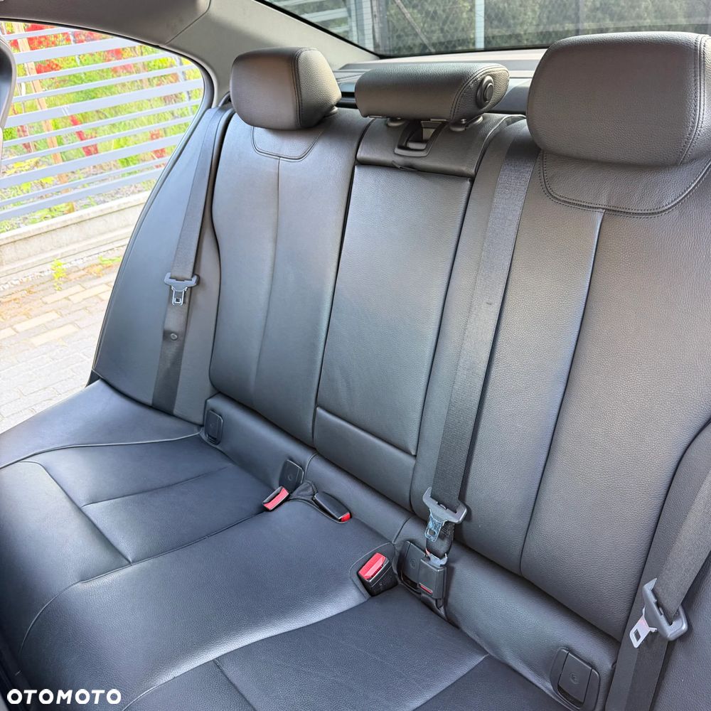 BMW Seria 3 320d xDrive - 19