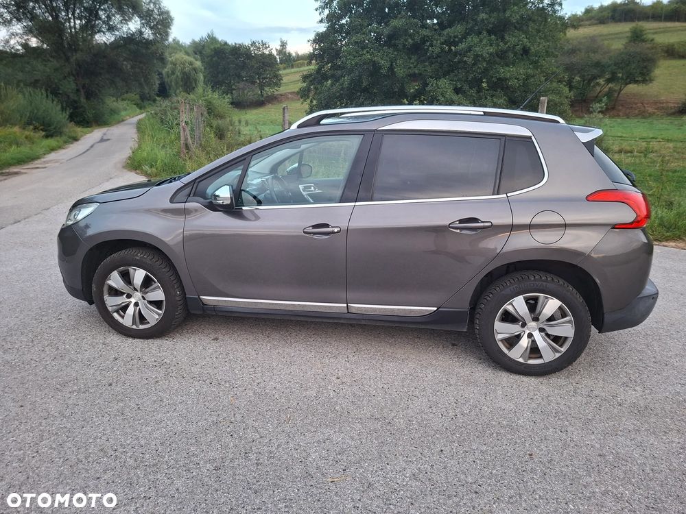 Peugeot 2008 1.2 Pure Tech Style S&S - 8