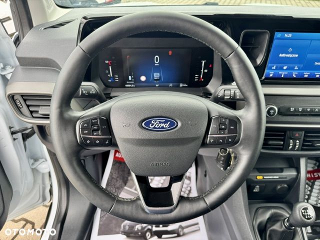Ford Transit Courier - 10