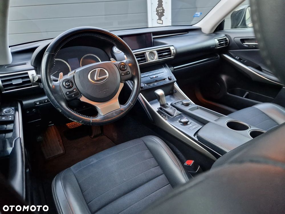 Lexus IS 250 Prestige - 11