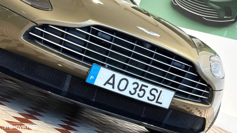 Aston Martin DB11 Coupé - 15
