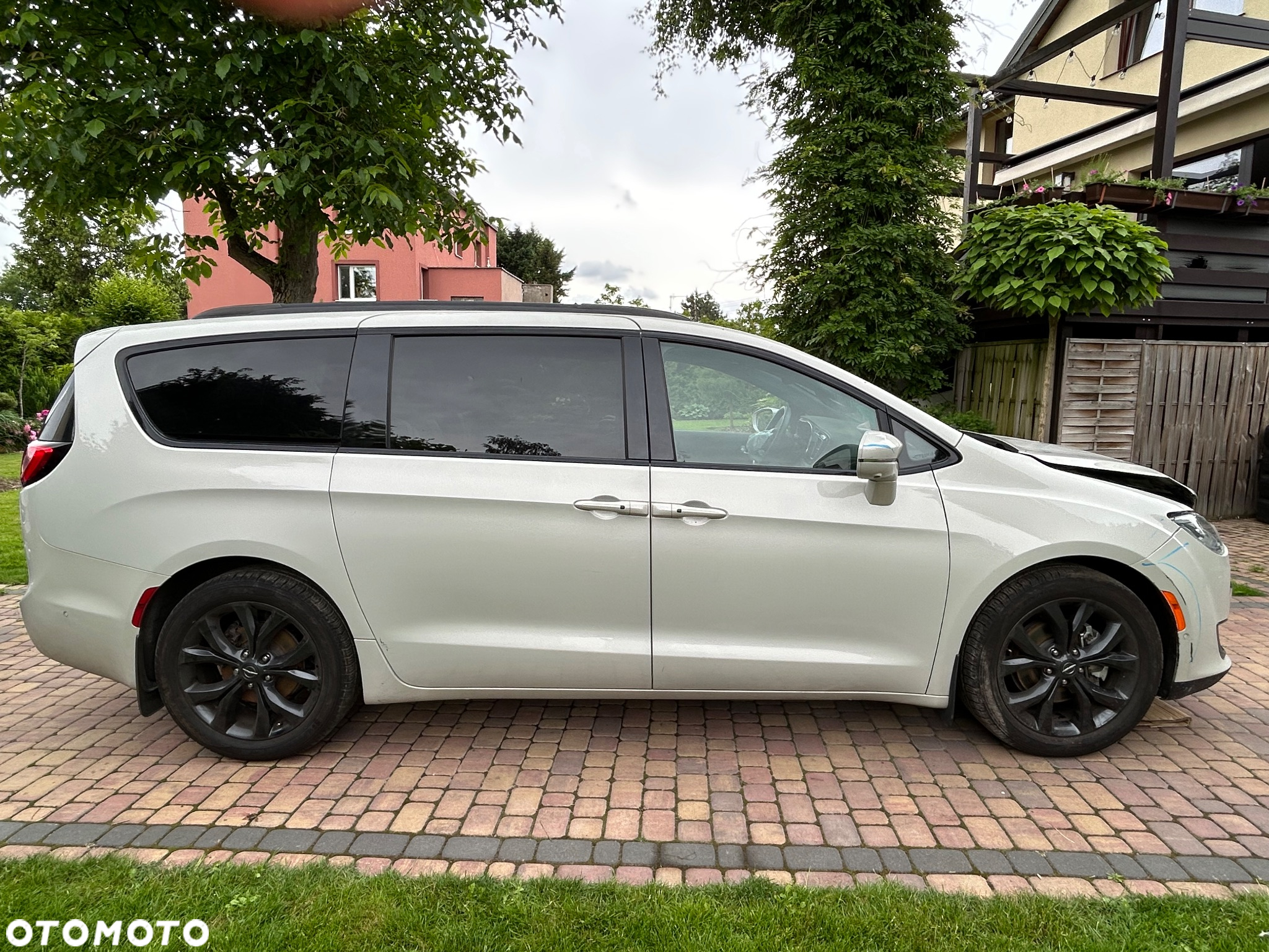 Chrysler Pacifica - 5
