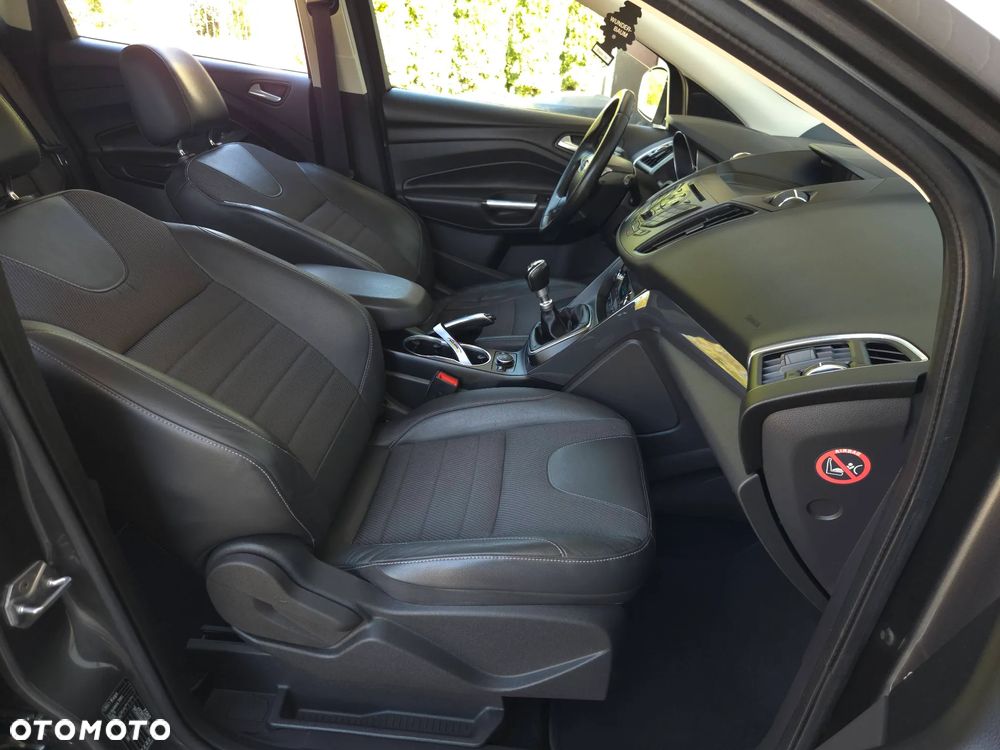 Ford Kuga 2.0 TDCi 4x4 Titanium - 34
