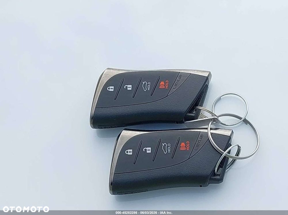 Lexus IS - 10
