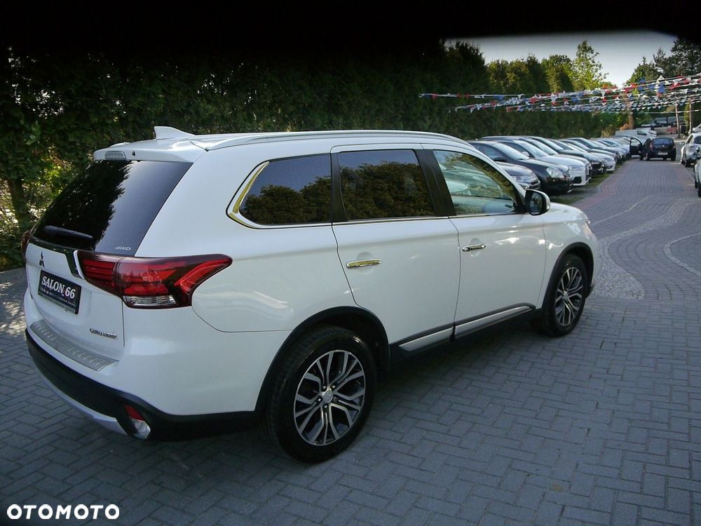 Mitsubishi Outlander 2.2 DI-D 4WD Automatik Diamant Edition+ - 12