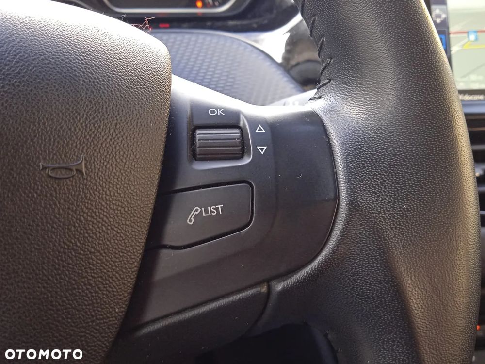 Peugeot 2008 1.2 Pure Tech Style S&S - 15