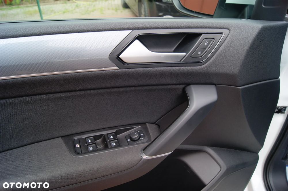 Volkswagen Touran 2.0 TDI SCR DSG ACTIVE - 14