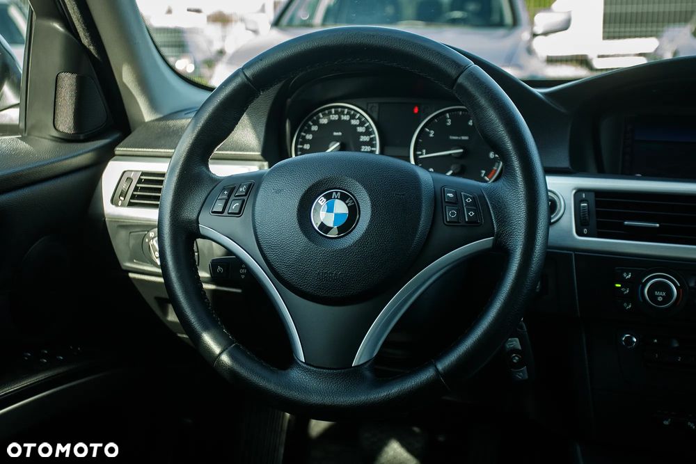 BMW Seria 3 318i Edition Sport - 29