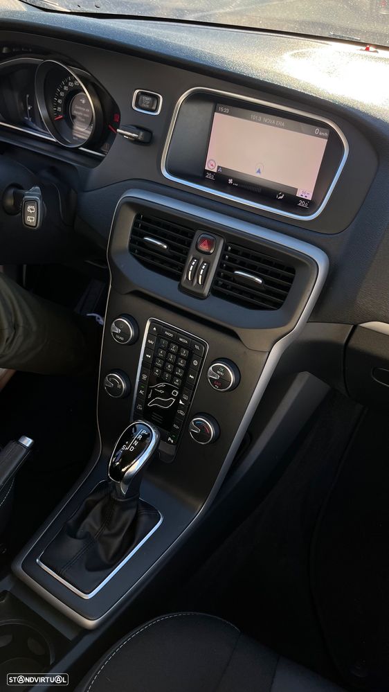 Volvo V40 2.0 D3 Momentum Geartronic - 31