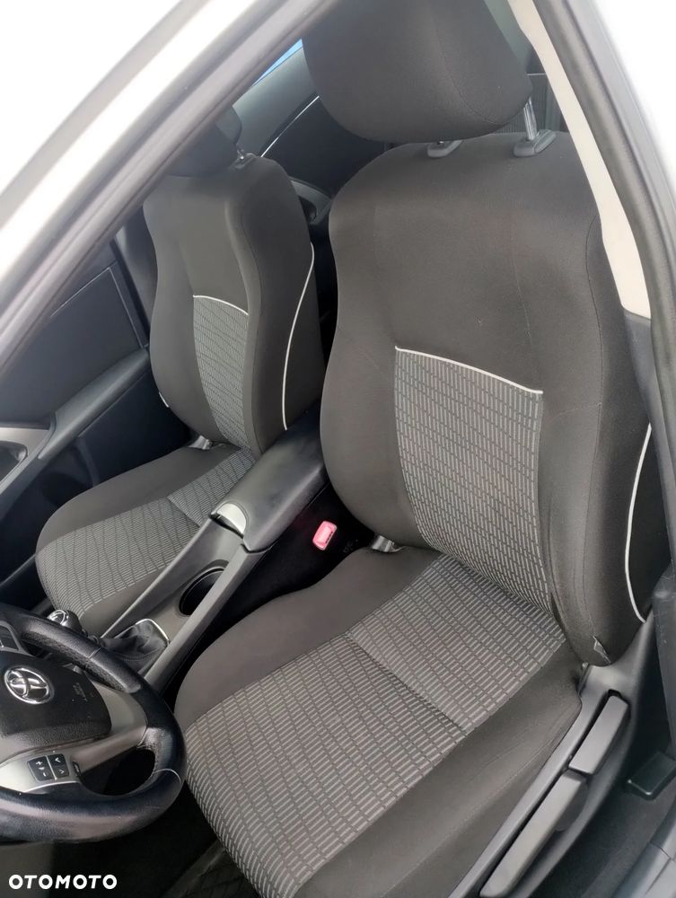 Toyota Avensis 2.0 D-4D Sol - 20