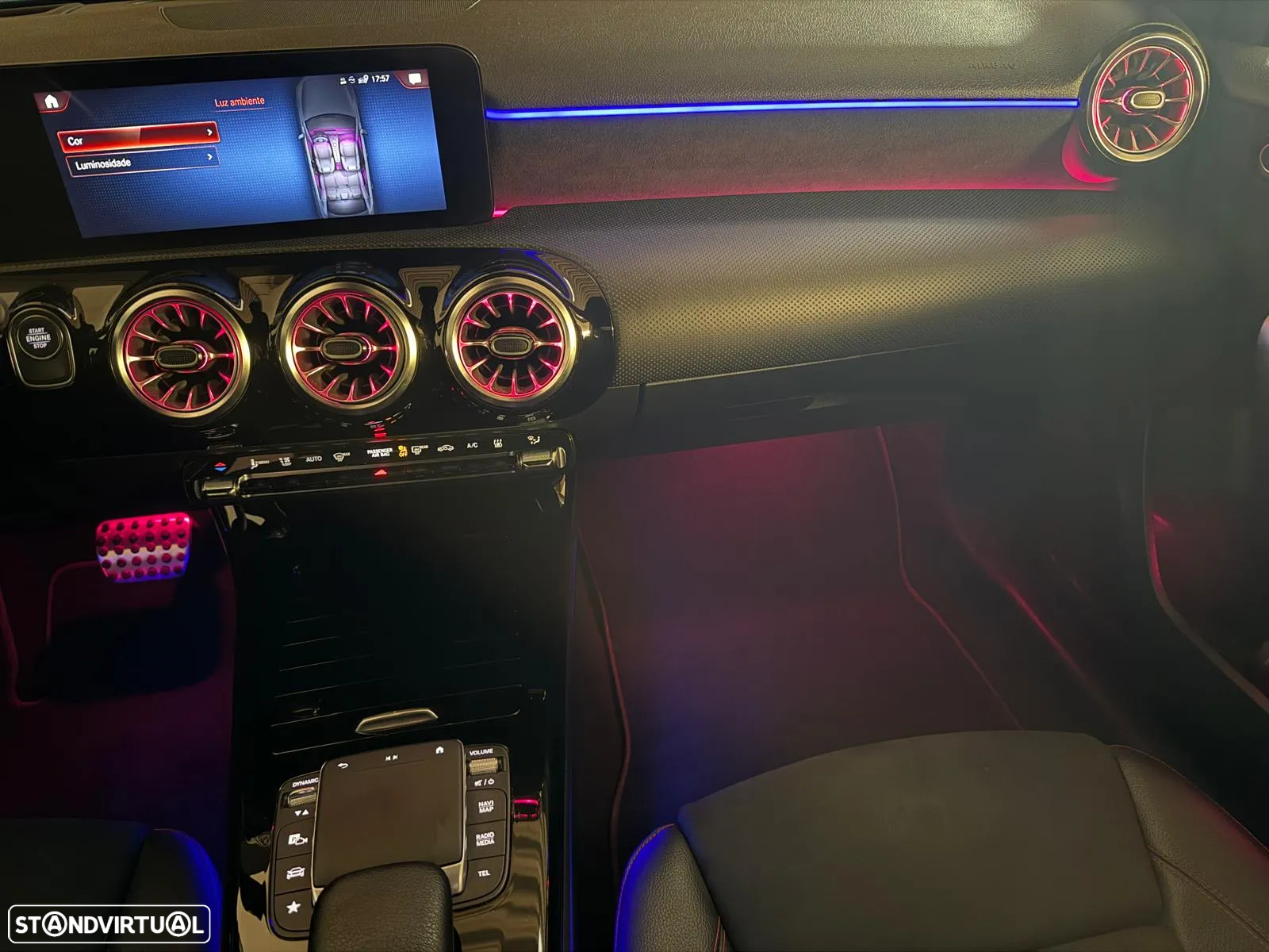 Mercedes-Benz A 250 Limousine e AMG Line - 34