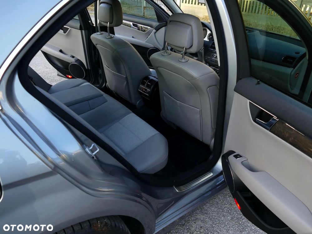 Mercedes-Benz Klasa C 350 4Matic 7G-TRONIC Avantgarde - 18