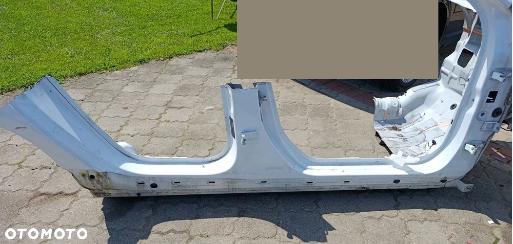 Volvo V40 II próg prawy kolor 707-46