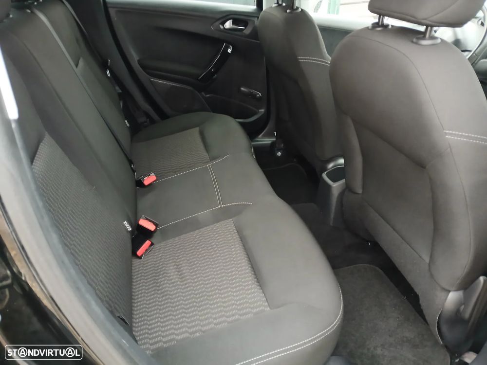 Peugeot 208 1.2 PureTech Style - 22