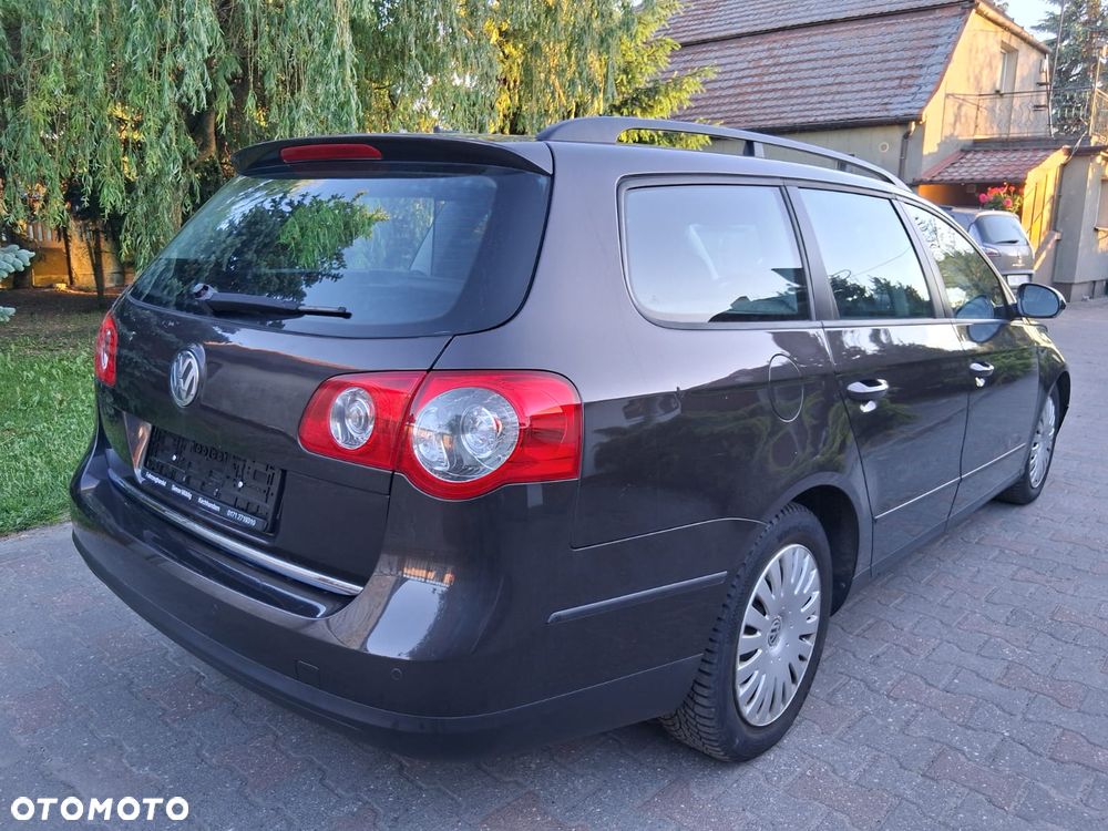 Volkswagen Passat - 4
