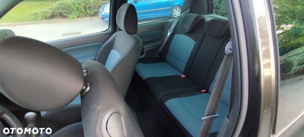 Renault Clio 1.2 16V Campus - 9