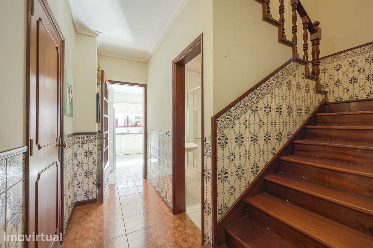 Oportunidade - Moradia T4 com anexos, garagem fechada e jardim - Grande imagem: 2/17