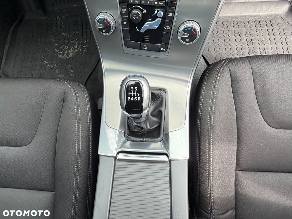 Volvo V60 D3 Drive-E Momentum - 12
