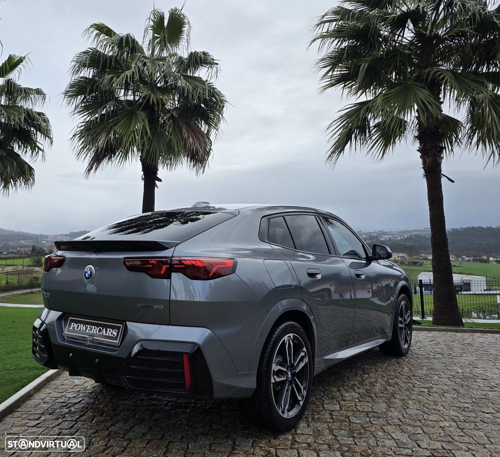 BMW iX2 eDrive20 Pack Desportivo M - 14