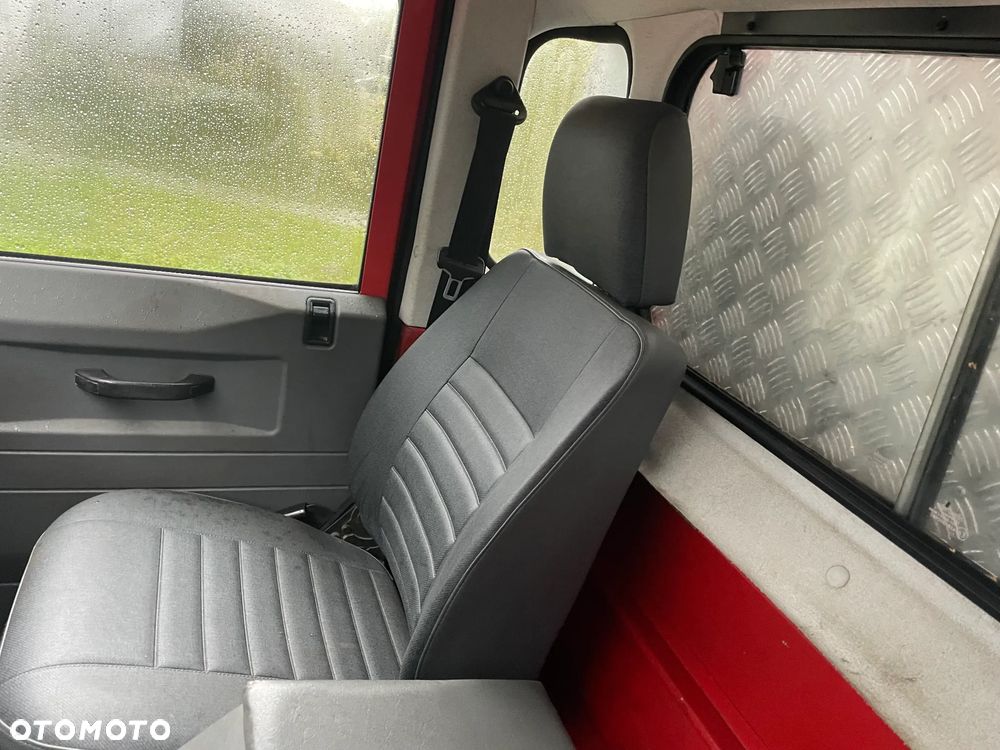 Land Rover Defender - 22