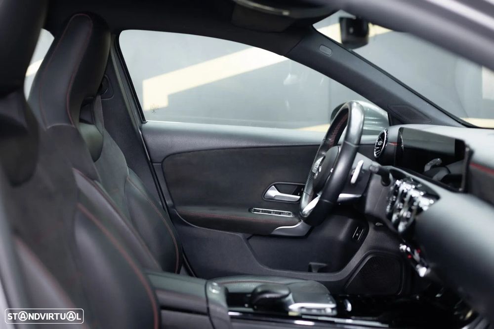 Mercedes-Benz A 250 e 8G-DCT AMG Line - 22