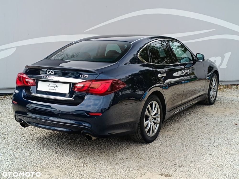 Infiniti Q70 - 14