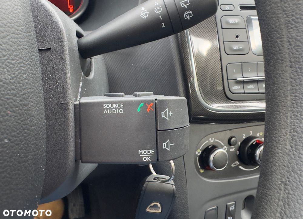 Dacia Logan TCe 90 S&S Celebration - 25