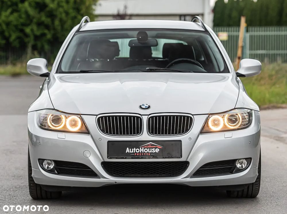 BMW Seria 3 325i xDrive Touring - 5