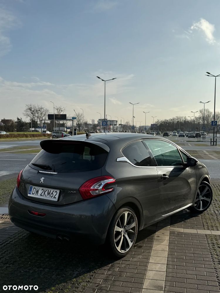 Peugeot 208 - 1