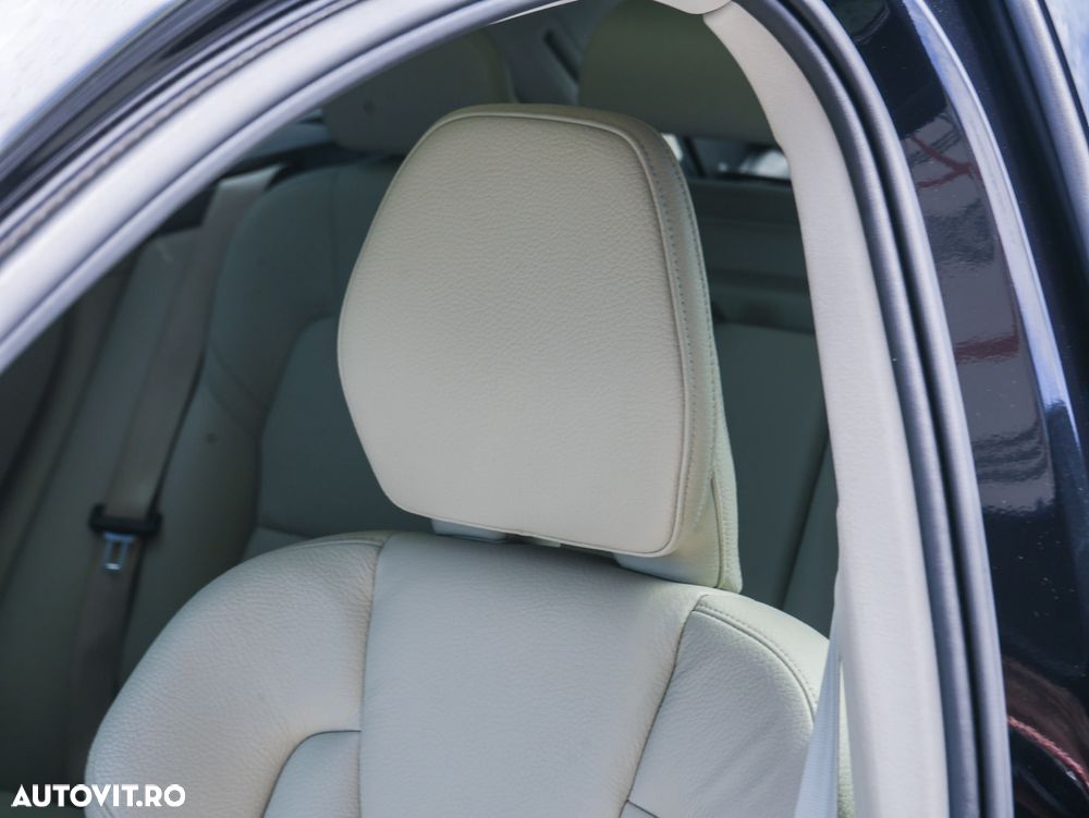 Volvo XC 60 B4 MHEV AT8 AWD Inscription - 32