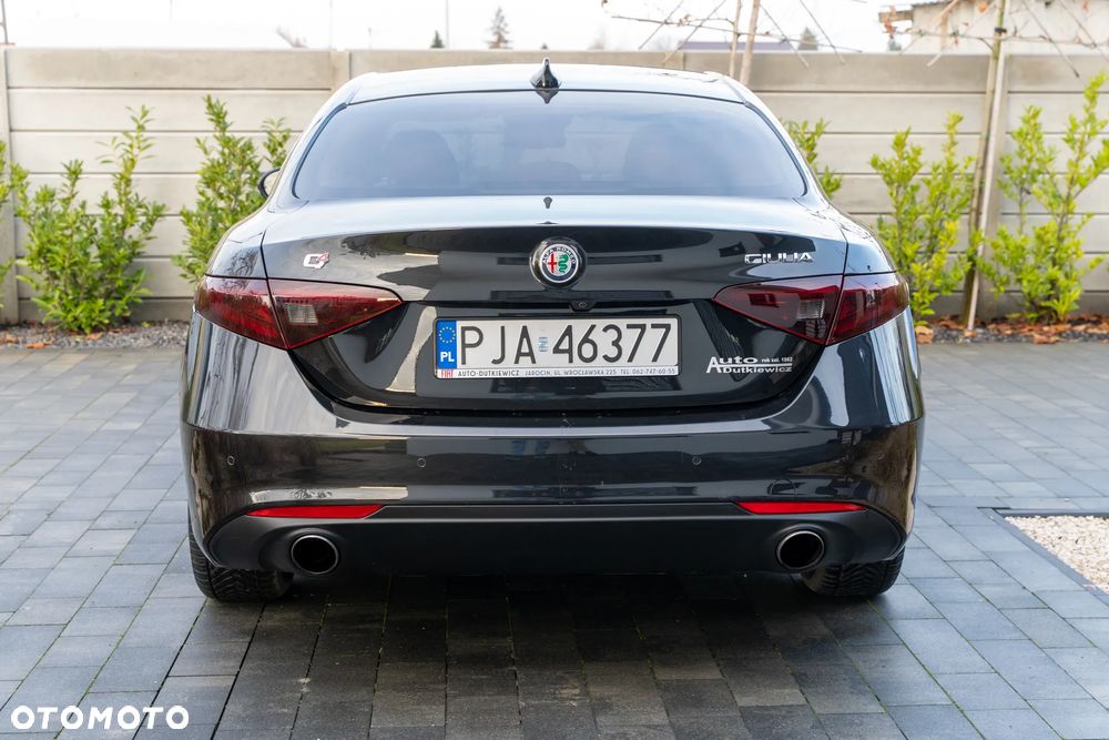 Alfa Romeo Giulia - 5