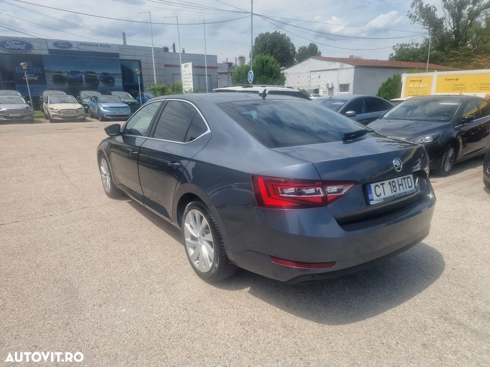 Skoda Superb 2.0 TDI DSG Premium Edition - 13