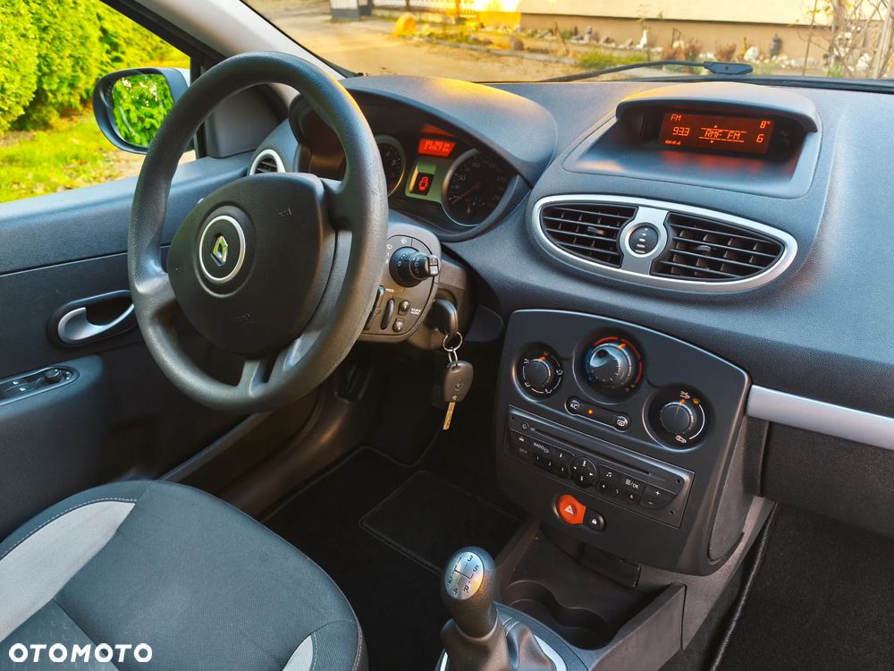 Renault Clio - 26
