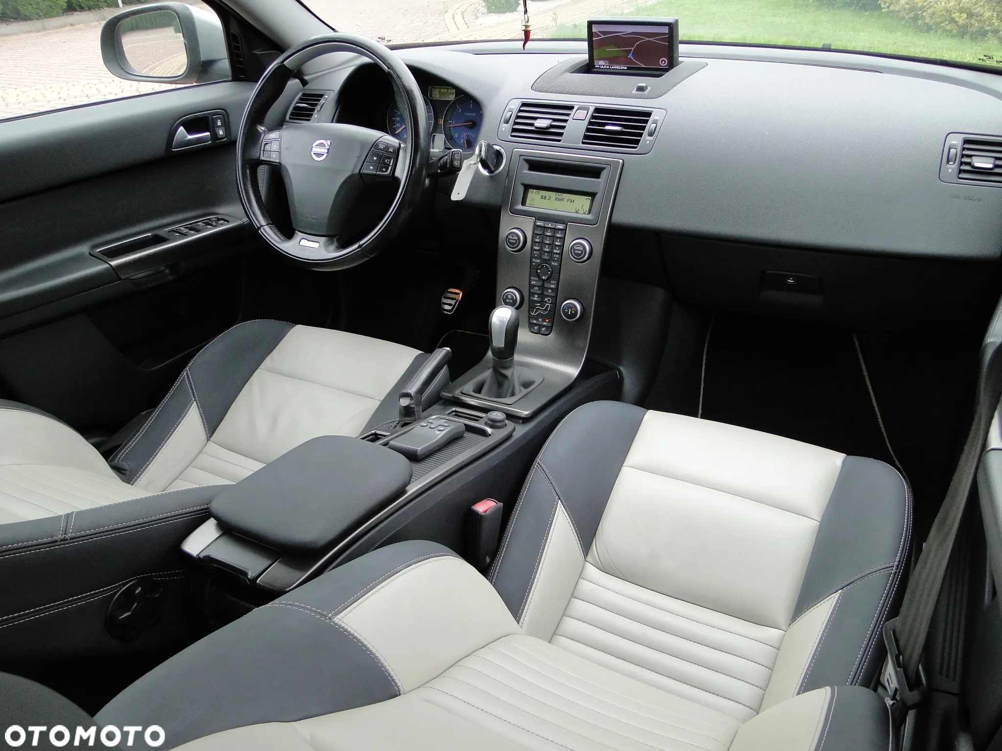 Volvo V50 D3 R-Design - 26