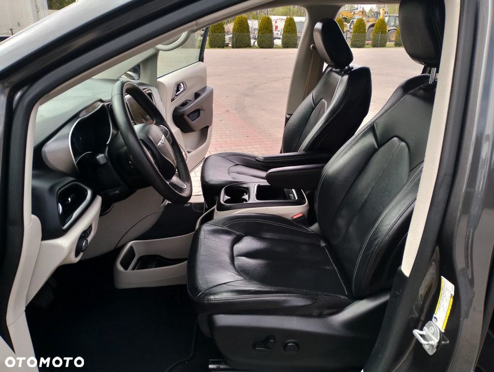 Chrysler Pacifica - 7