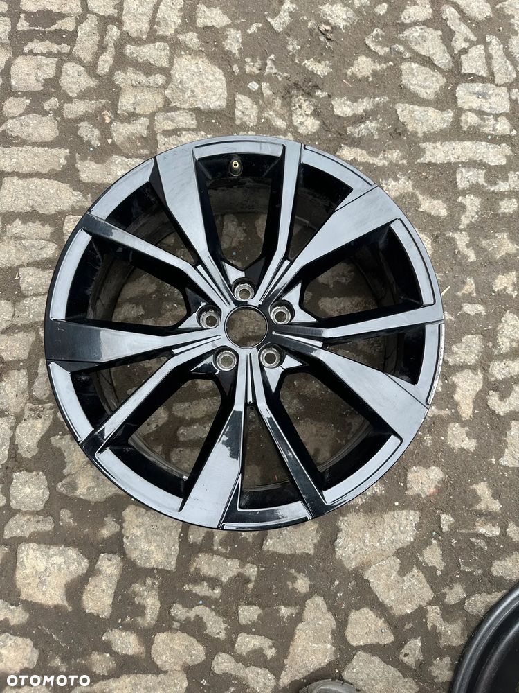 Felga VW Taigo 5x100 7J x 18 ET 39 2G7601025 F/C 1szt. - 1