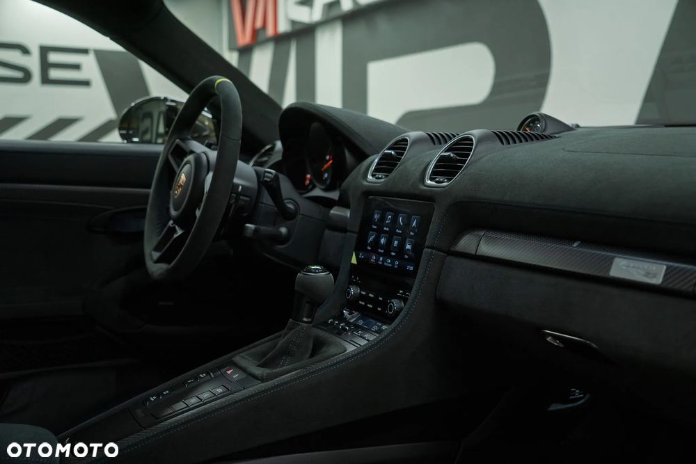 Porsche 718 Cayman - 34