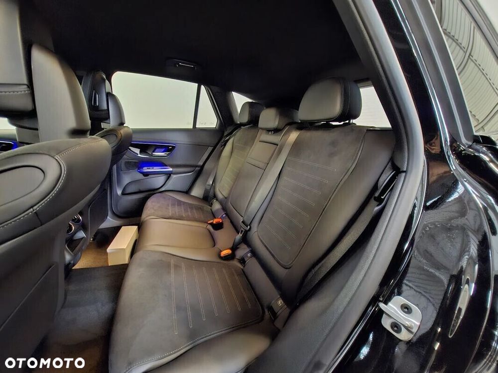 Mercedes-Benz GLC - 32