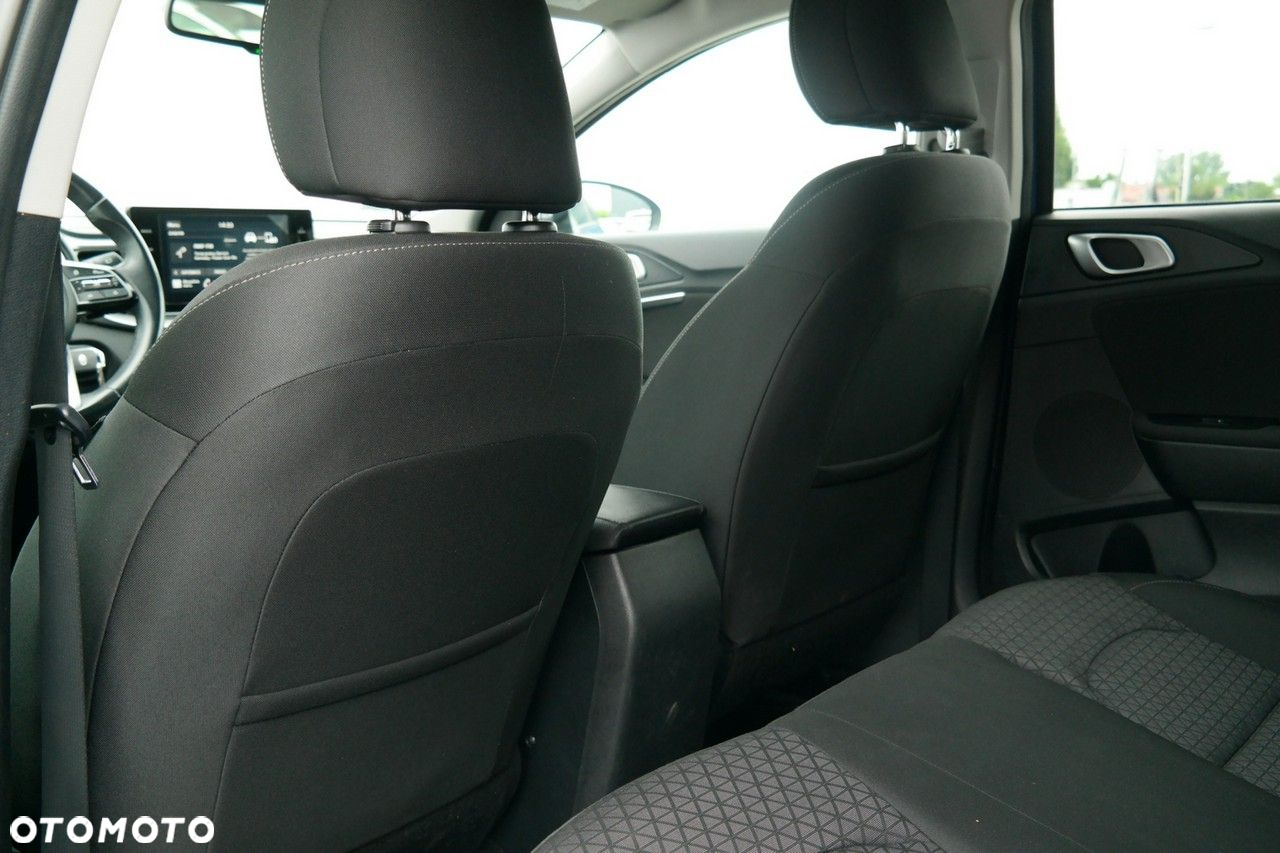 Kia Ceed - 8