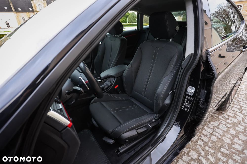 BMW Seria 3 330i Sport Line Sport - 25