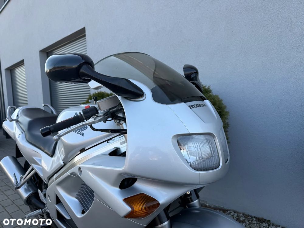 Honda VFR - 12