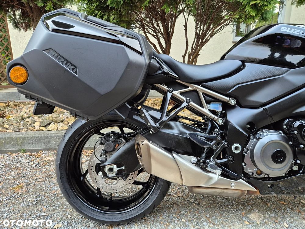 Suzuki GSX 1000 - 13