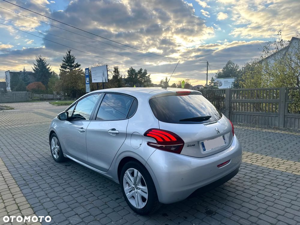 Peugeot 208 - 12